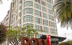 Roxy Hotel 3Rd Mile